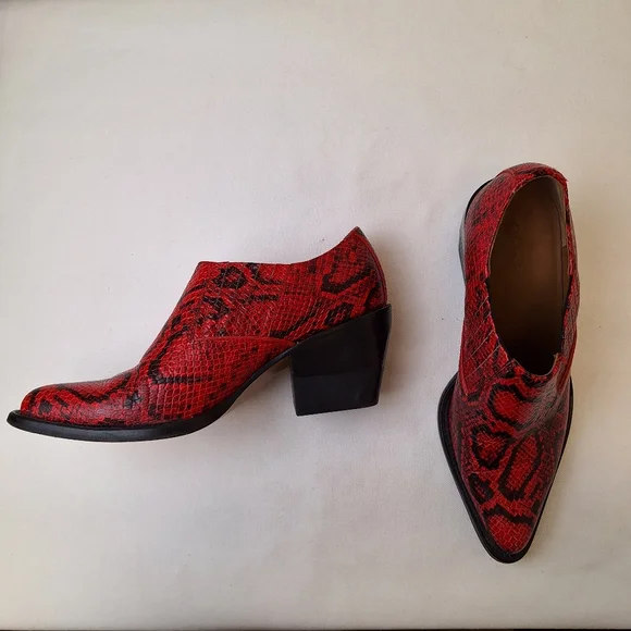 Chloé Rylee Python-Embossed Ankle Bootie - Picture 10 of 11